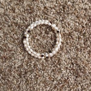 springy pearl bracelet